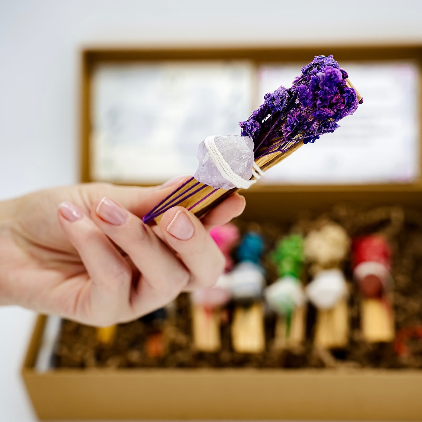 Crystal Smudge Stick Gift Set – 8 Palo Santo Sticks with Raw Crystals and Dried Flowers for Cleansing, Chakra, and Intention Rituals