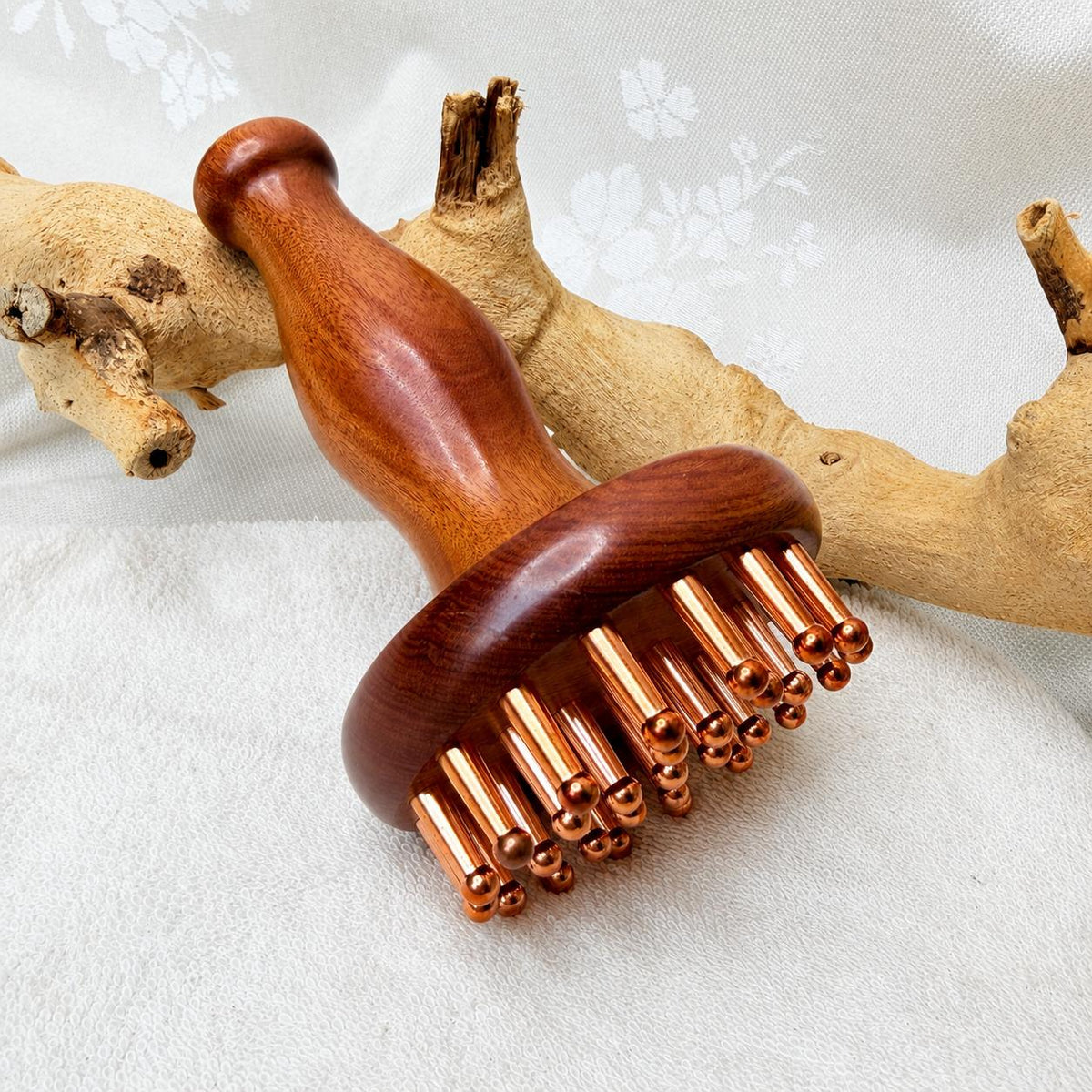 Close-up of the 29 copper massage teeth set into the rosewood head